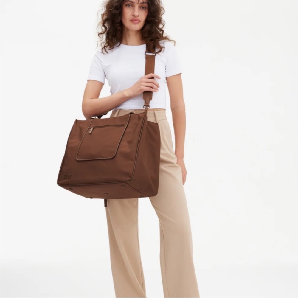 Beis East to West Tote NWT